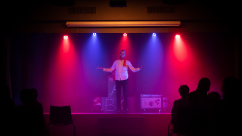 Por qué incluir un monologuista en tu evento