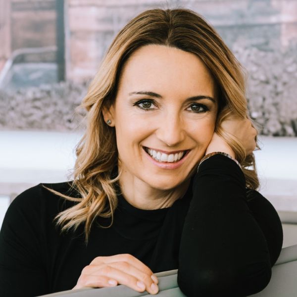 Contratar Patricia Ramírez