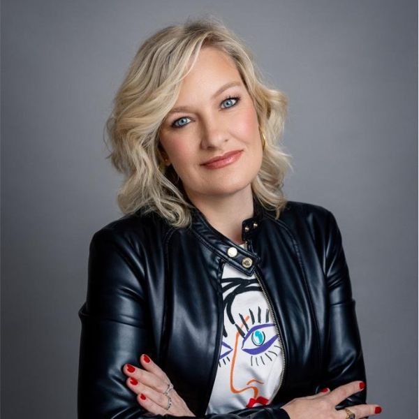 Contratar Pilar Jericó