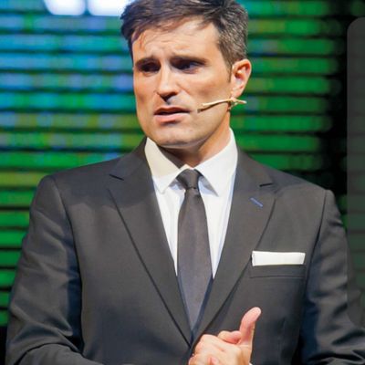 contratar Luis Larrodera