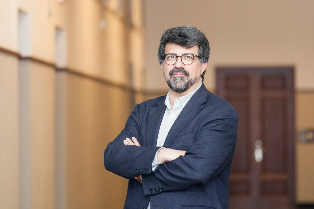 contratar genis roca