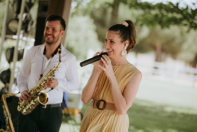 Contratar Sax And Bleu