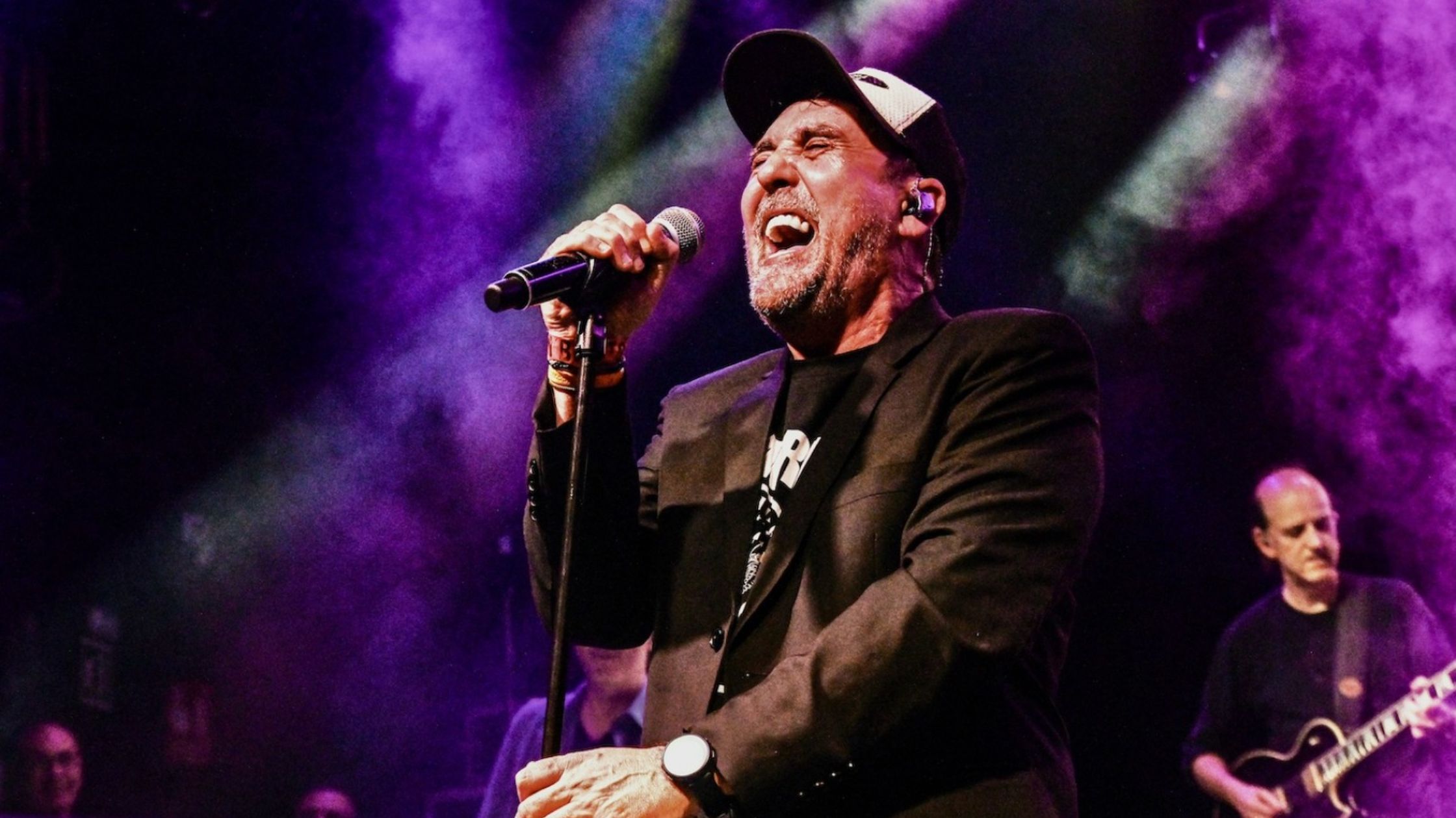 Contratar Tributo a Lax’n’Busto