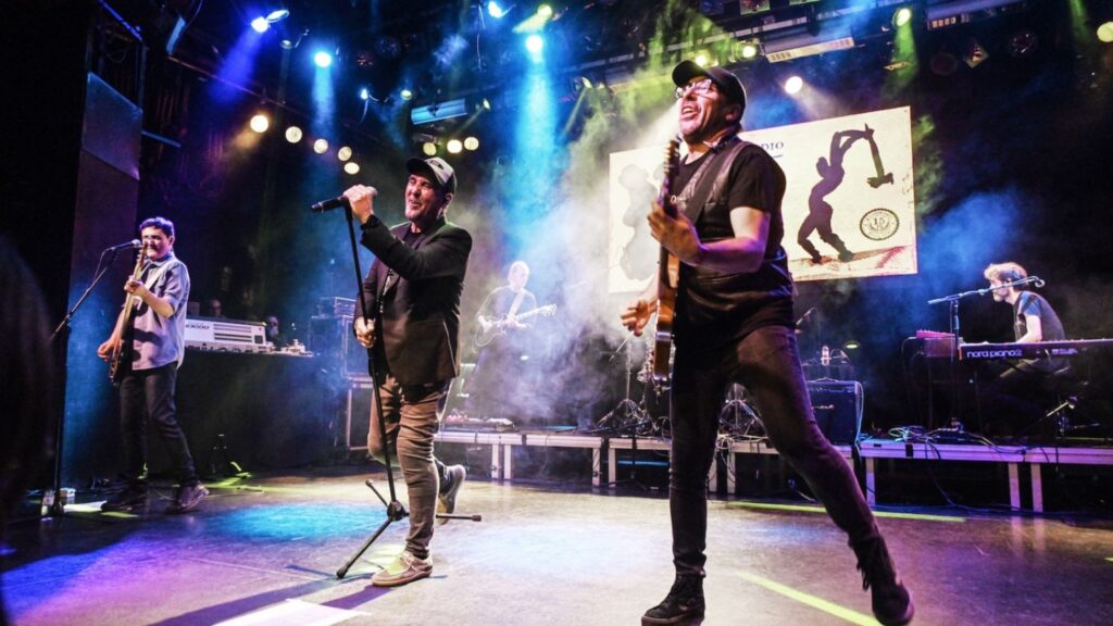 Contratar Tributo a Lax’n’Busto