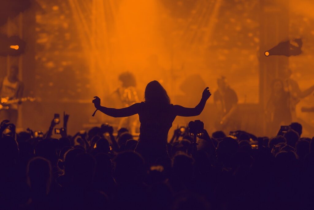 contratar grupos musicales en sevilla